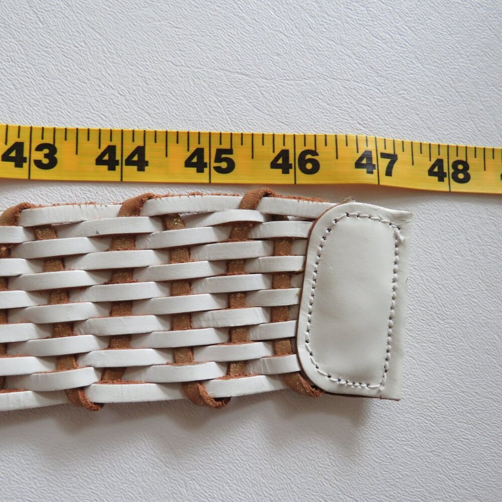 White Gold Basket Weave Front Closure Genuine Leather Oval Buckle Belt - Picture 10 of 11